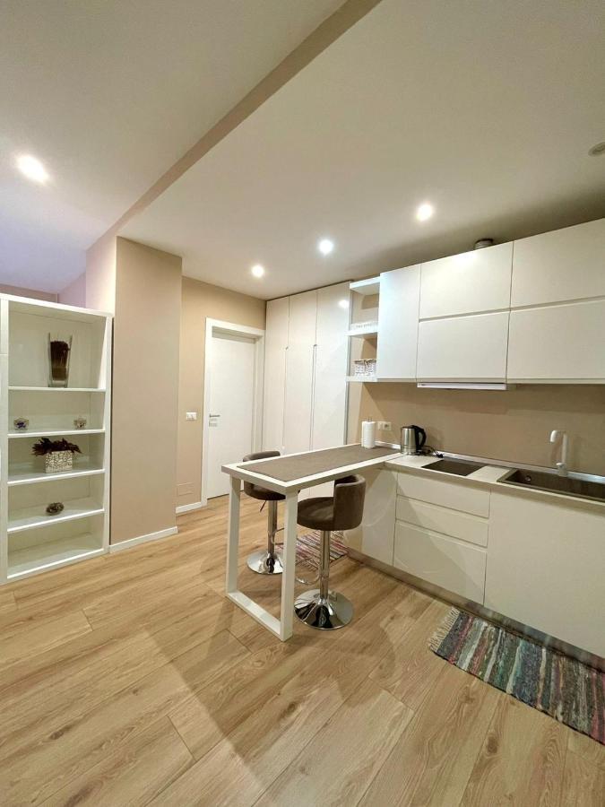 Apartment Prive Apartment, Studio, In Blloku Tirana